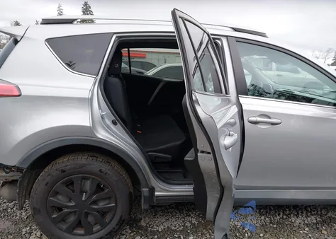 2017 Toyota Rav4 Le z USA, uszkodzony, nr VIN 2T3BFREV5HW569322